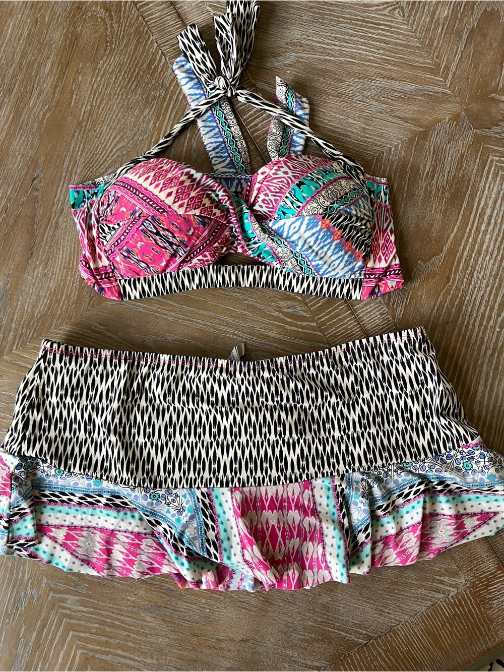 Kenneth Cole Reactions 2 Piece Bikini Set Aztec Pattern (Large) - Picture 5 of 9
